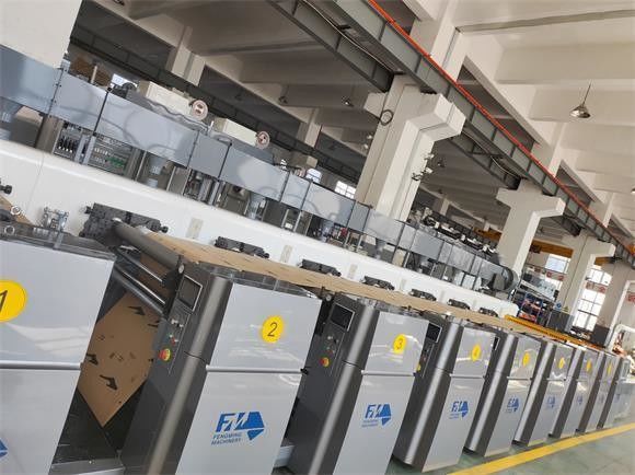 PLC Kontrollü Flexo Yazdırma Makinesi Döşeme Tekrar 286-1200mm ve Yüksek Verimlilik