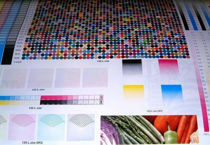 Tek yüzlü baskı ünitesi, kağıt levhasını lakelemek için 6 renkli fleksografik makine