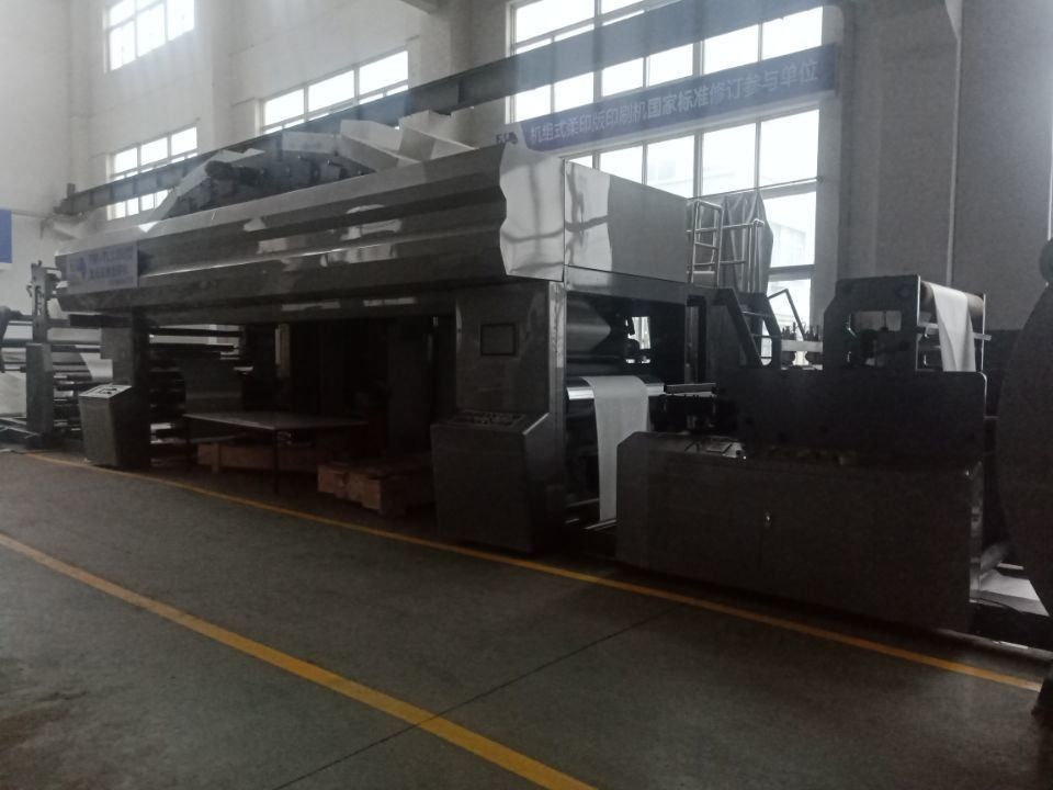Büyük Kağıt Boyutu 1350mm Genişliği Plastik Kaplama Yok Karton Kağıt için Laminasyon Makinesi