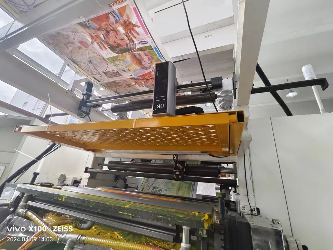 Vertikal Tipi Kaskad Fleksografik Baskı Makinesi Kağıt Dokunulmamış Malzemeler için