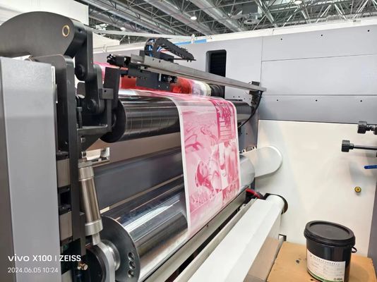 Yeni Tasarlanmış 8 Renkli Kumaş Dikişsiz PP Dikişli Folyo Film Bopp Flexo Yazdırma Makinesi Üretim Tesisi için