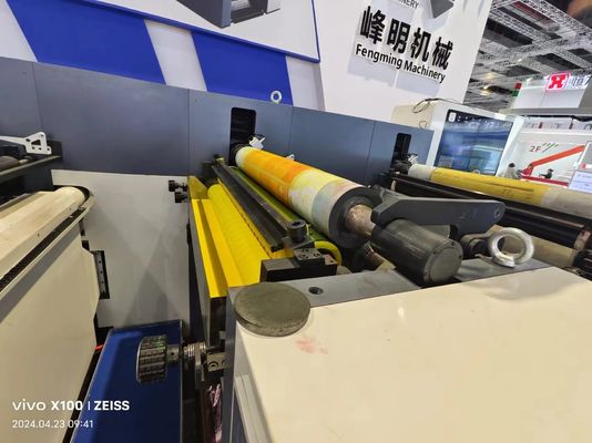 Yumuşak çalışma için içe ve dışa açılan bölümlerle mangal tipi flexo baskı makinesi