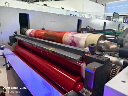 UV Servo Flexo Baskı Makinesi 1350mm Ruloya Rulo Kağıt Kupaları Yeni Durumlu Kart Yazıcısı Çevirme Donanımları