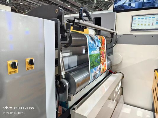 Yumuşak çalışma için içe ve dışa açılan bölümlerle mangal tipi flexo baskı makinesi
